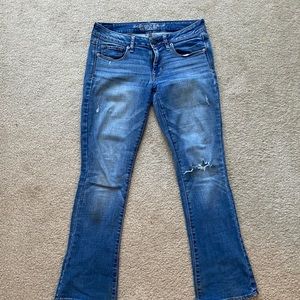 American eagle medium wash boot cut jeans— size 6 short